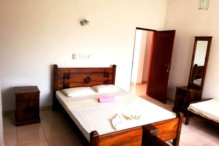 Room 4 of 25