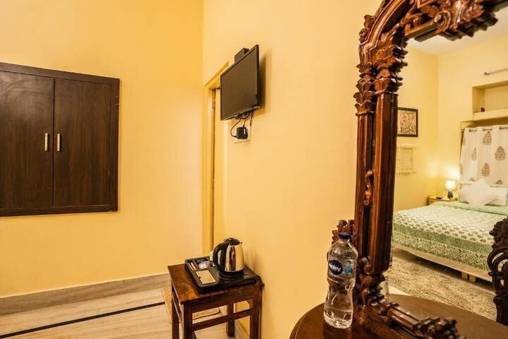 Room 2 of 31