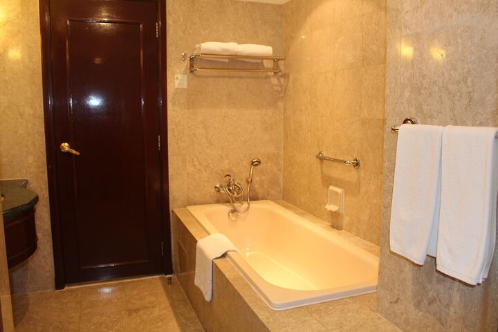 Room 8 of 30