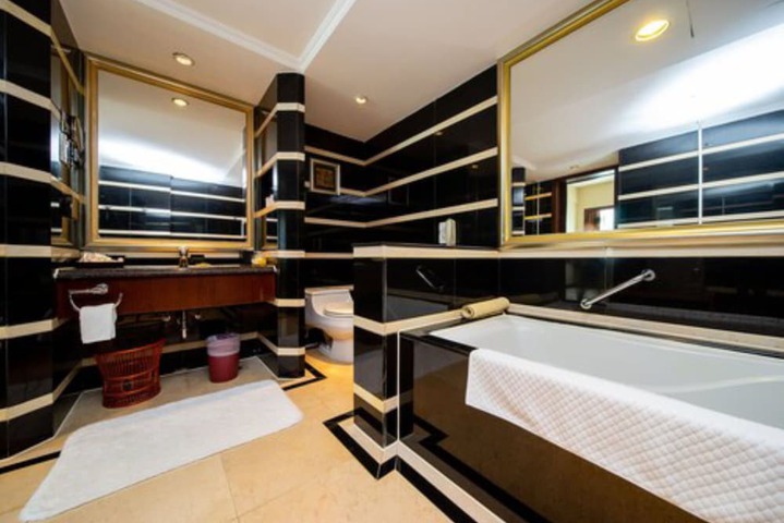 Room 84 of 163