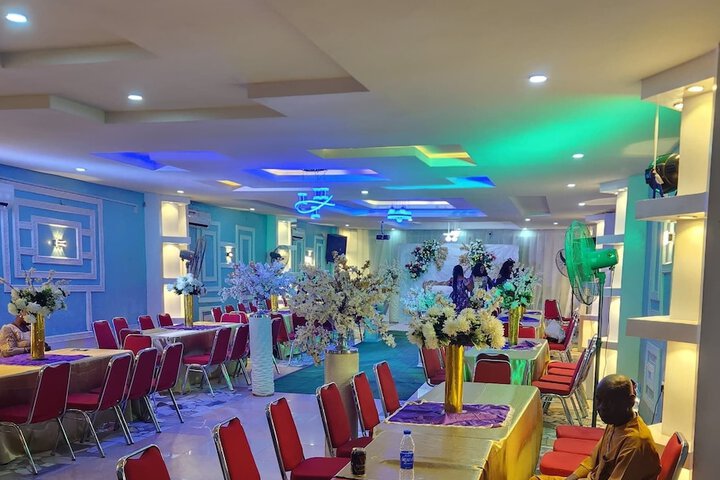 Ballroom/Hall 13 of 19