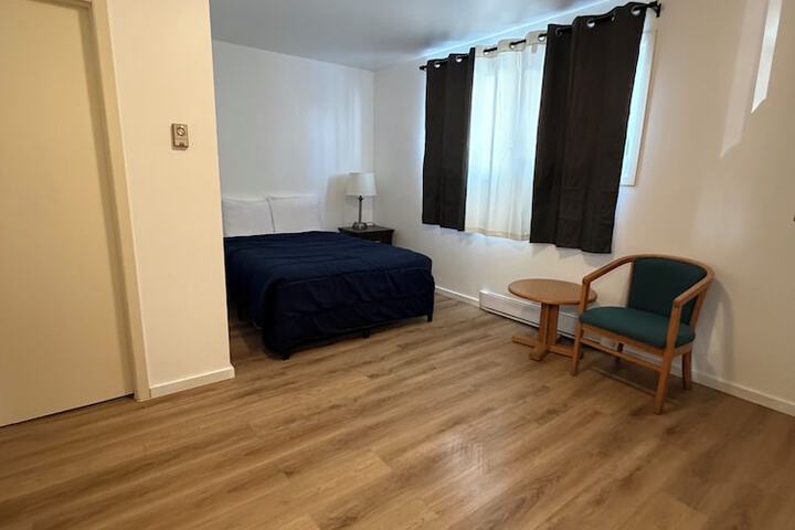 Room 7 of 18