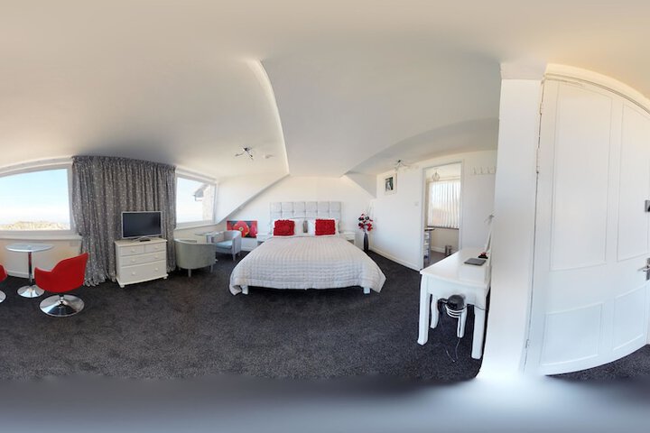 Room 27 of 39
