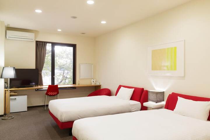 Room 7 of 27