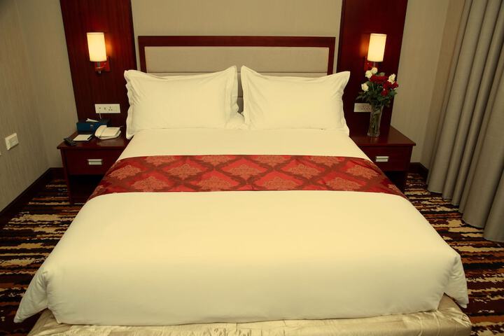 Room 5 of 33
