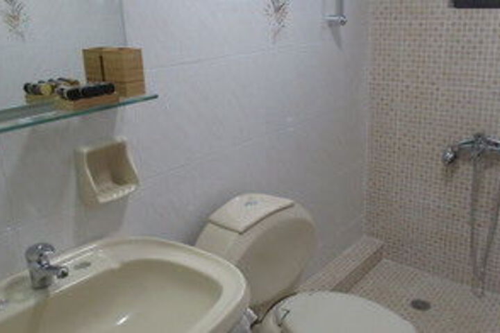 Room 5 of 40