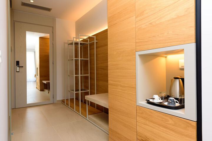 Room 13 of 35
