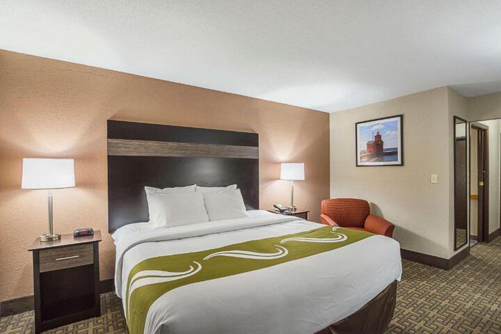 1 King Bed (2 of 11)