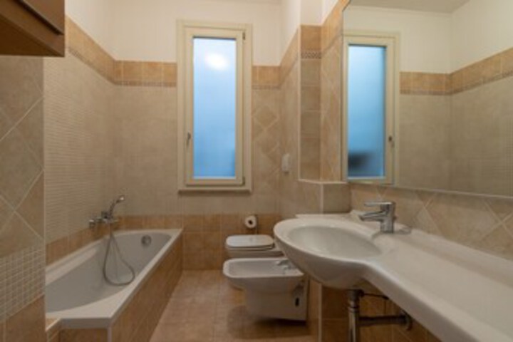Room 2 of 17