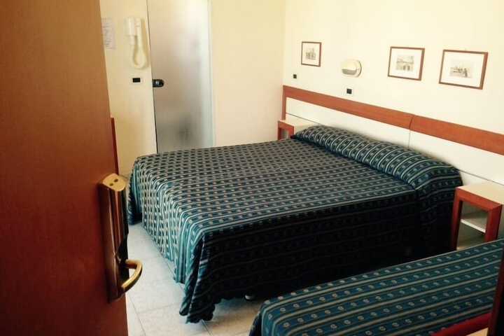 Room 11 of 26