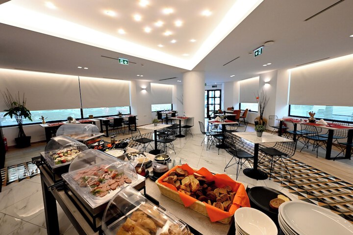 Dining 194 of 200