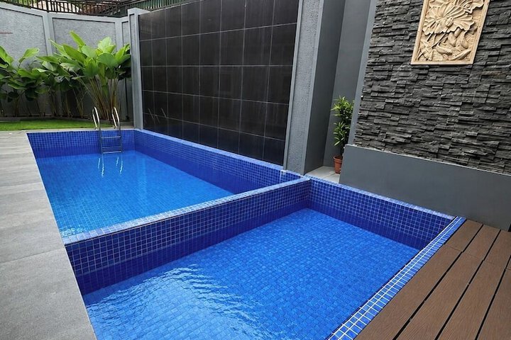 Pool 4 of 9