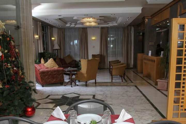 Lounge 26 of 38