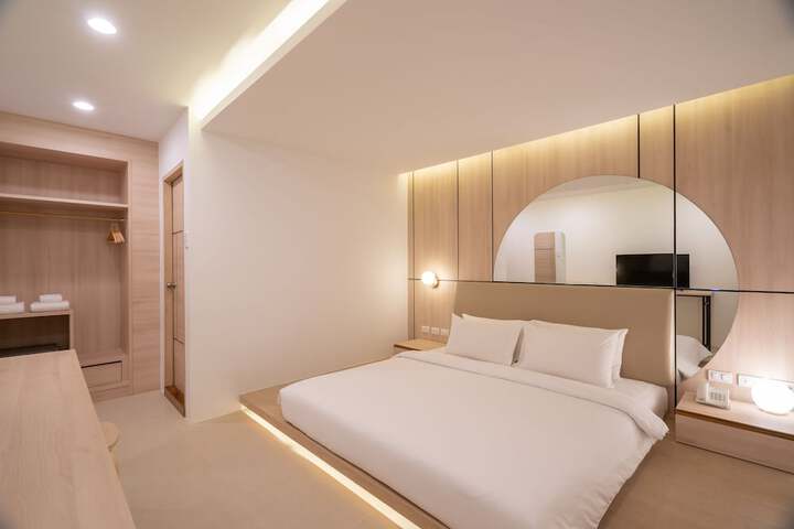 Room 6 of 63