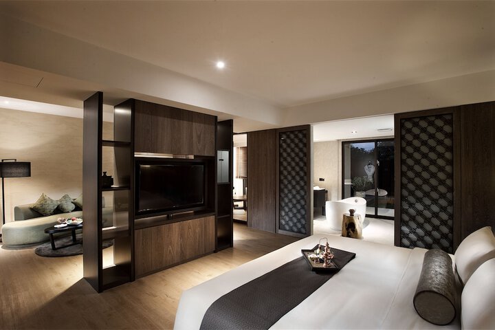 Room 32 of 106