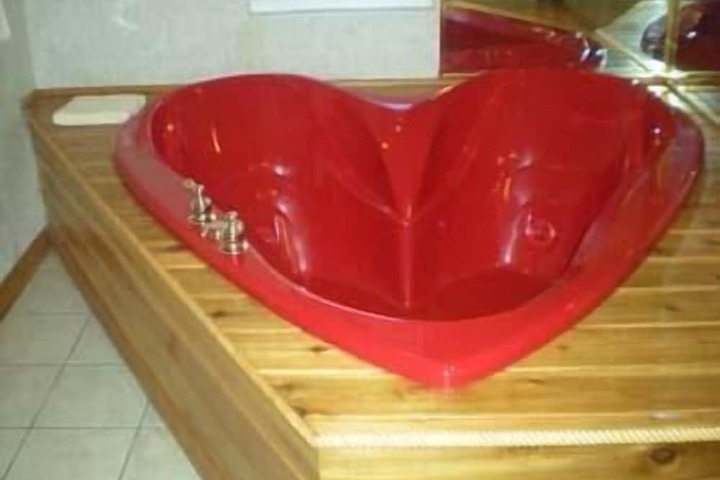 Jetted tub