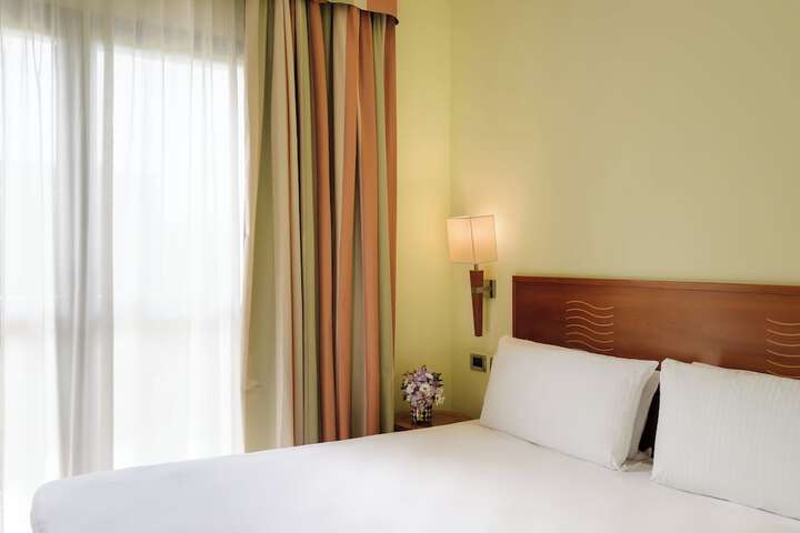 Room 18 of 132