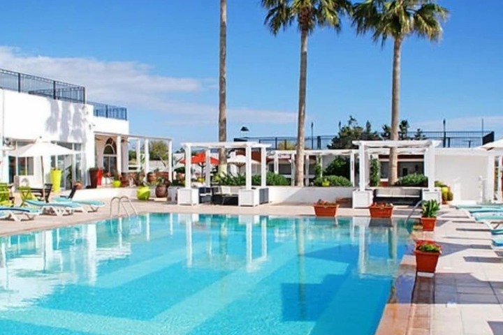 Pool 40 of 103
