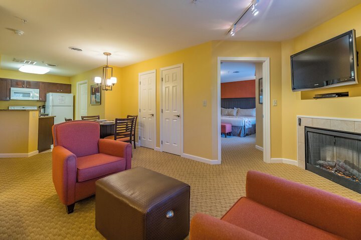 1 Bedroom Suite Queen Bed (34 of 39)