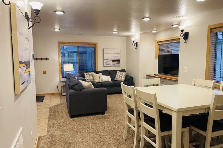Lounge 270 of 426