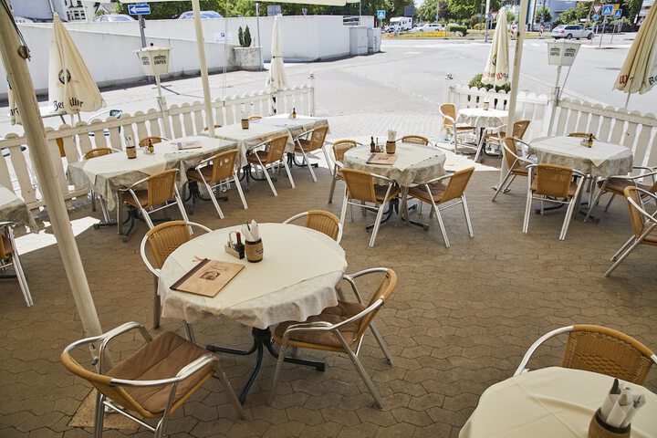 Dining 94 of 107
