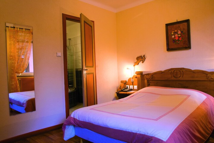 Room 2 of 40