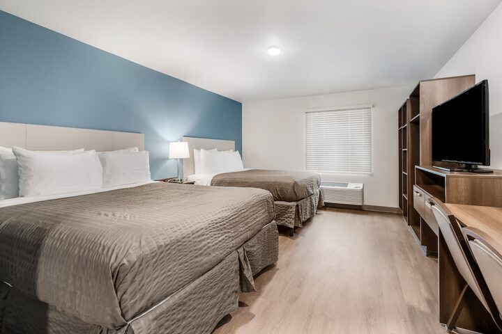 1 Queen Bed (14 of 17)