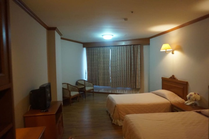 Room 11 of 36