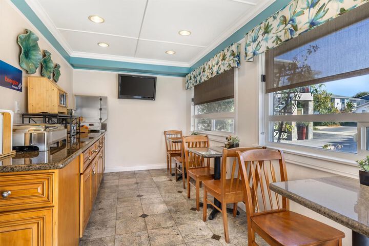 Breakfast area