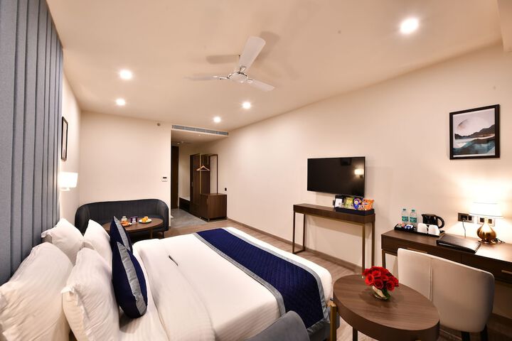 Room 12 of 33