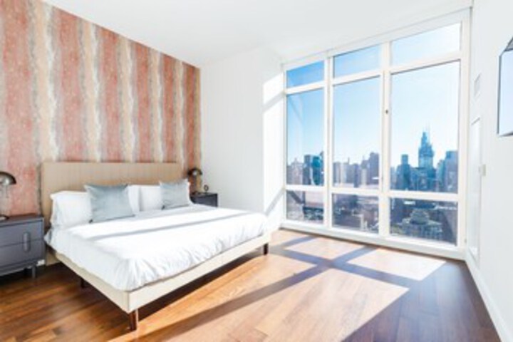 Image of 2 Bedroom Luxury Living Views of NYC