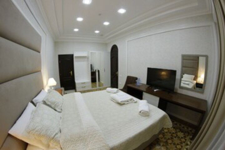 Room 25 of 29