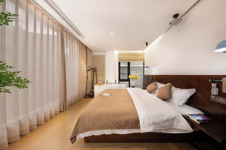 Room 32 of 61
