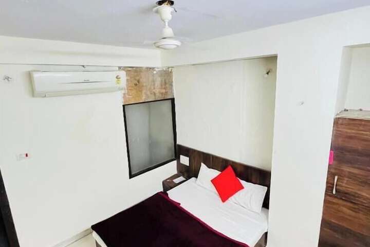 Room 16 of 41