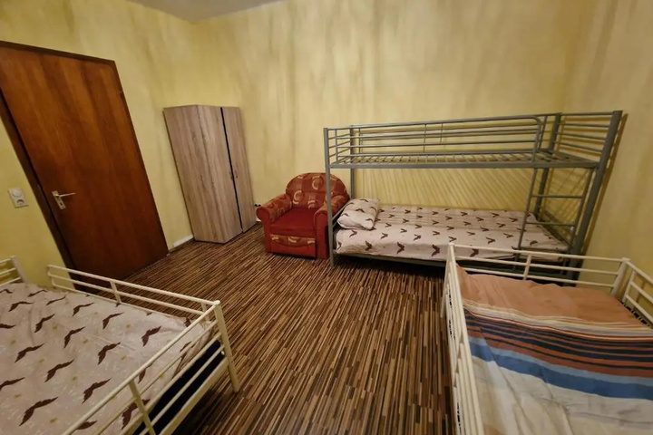 Room 6 of 7