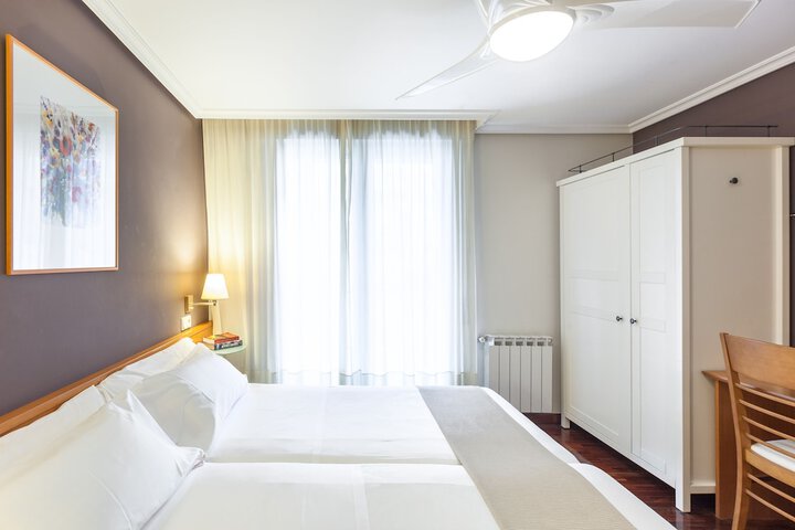 Room 25 of 76
