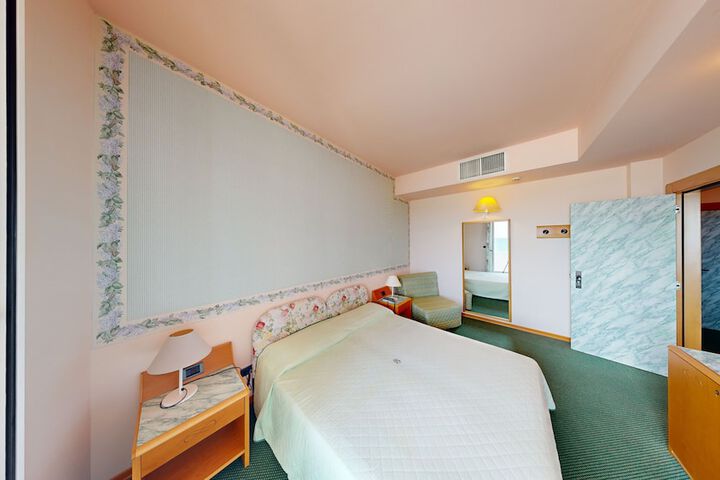 Room 8 of 26