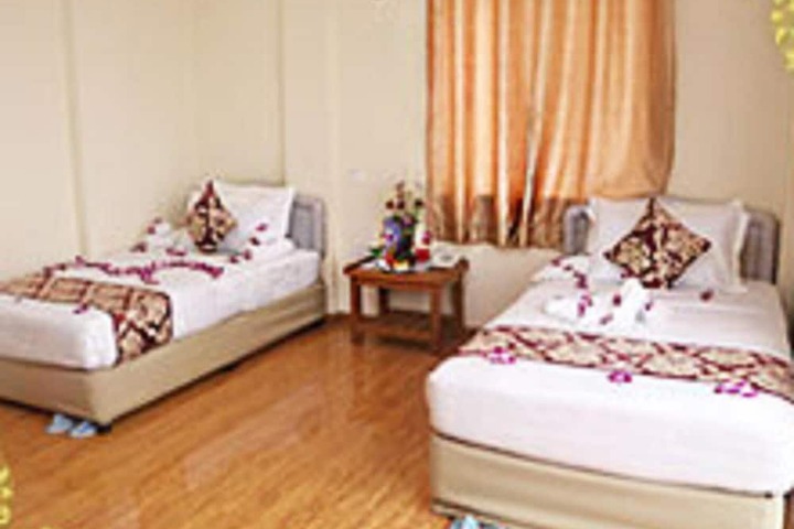 Room 6 of 32