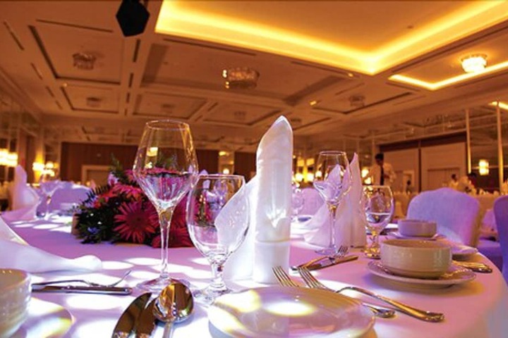 Ballroom/Hall 46 of 62