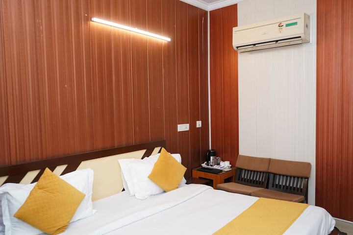 Room 28 of 68