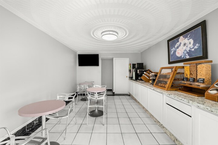 Dining Photos