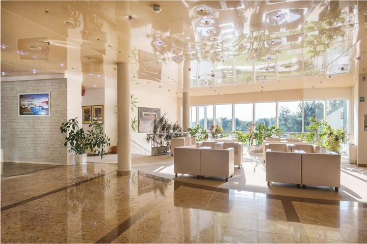Entrance & Lobby