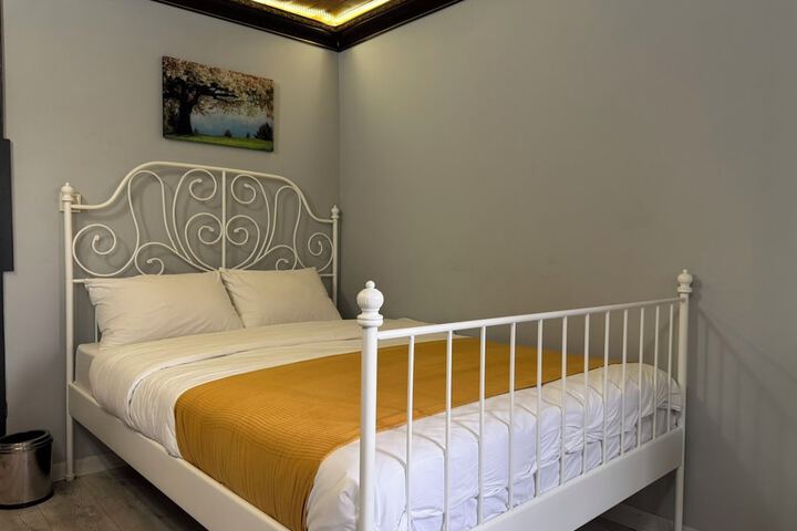 Room 9 of 82