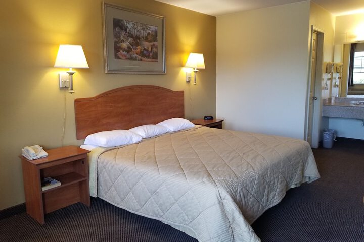 1 King Bed (8 of 13)