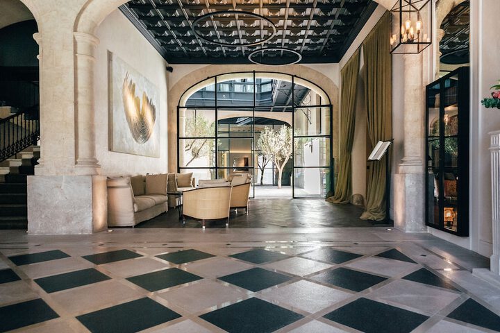 Guest Lobby