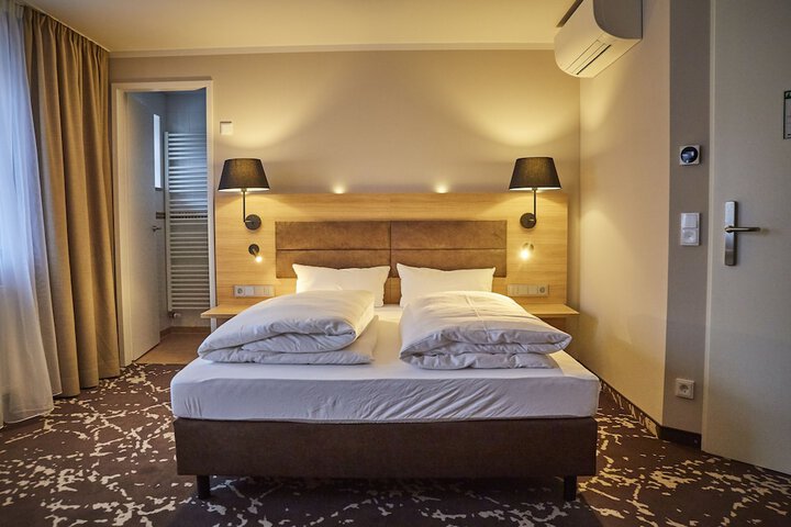Room 14 of 38