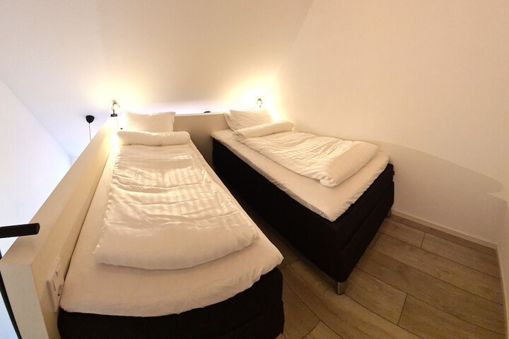 Room 7 of 54
