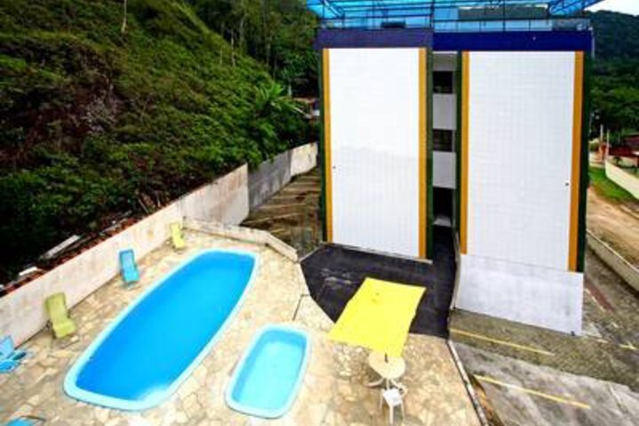 Pool 23 of 33