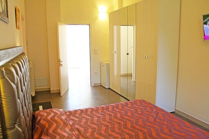 Room 9 of 24