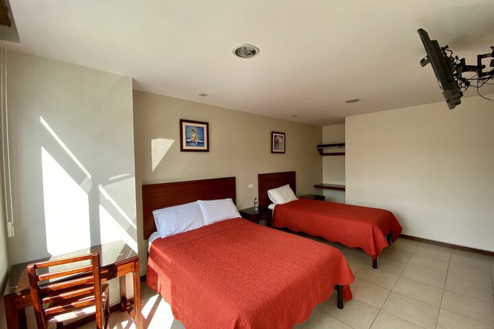 Room 13 of 33